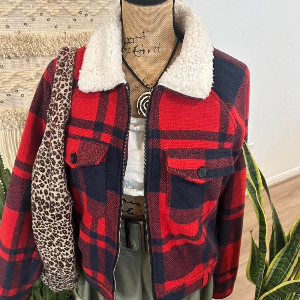 Red and navy plaid sherpa collar jacket with pockets cabincore western trucker - Picture 4 of 8